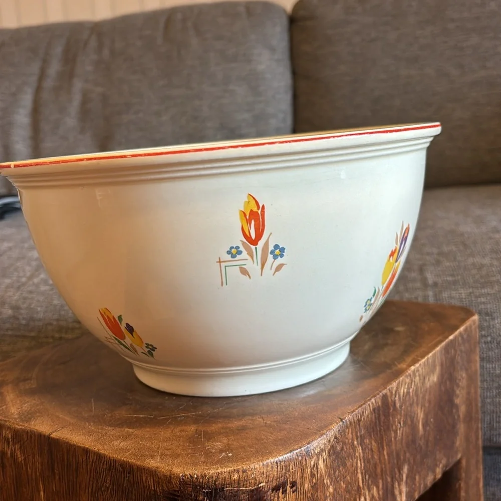 HOMER LAUGHLIN TULIP PATTERNED LARGE BOWL VINTAGE